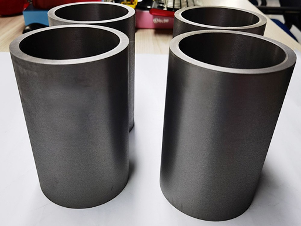 Jaki jest wpływ wysokiej lub niskiej zawartości krzemu na wydajność obróbki mechanicznej żeliwa szarego 200?