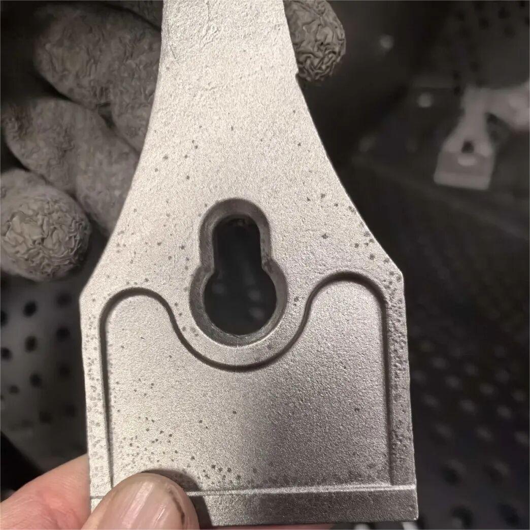 Produkcja części ze stali nierdzewnej 410 ze zolu krzemionkowego o wadze 205 gramów z defektami plamek utleniania powierzchni: przyczyny i rozwiązania